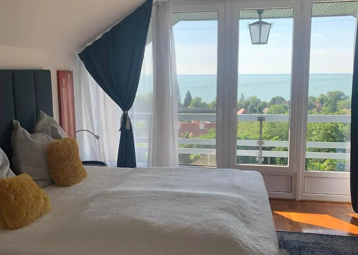 Semesterbostad Lilium Balatongyörök